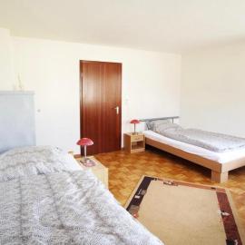 Monteurwohnung in Hohenstadt A8, ULM, GUENSTIG, WIFI, SMART TV