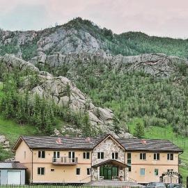 Terelj Takhi Resort, hotel in Yoliin Hural