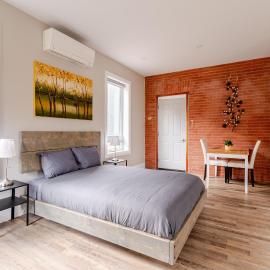ENTIRE BACHELOR UNIT EN-SUITE ACROSS FROM GOOGLE - br3、キッチナーのホテル