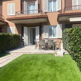 Sirmione - Independent House with Garden, hotel in Sirmione