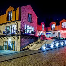 Przystań Leśniów, hotel en Żarki
