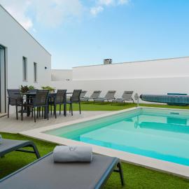 Villa Lola luxury villa with private pool and jacuzzi, hotel in Santa Barbara