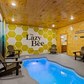 The Lazy Bee- Classic Log Cabin, Hot Tub, Pool, Games & Dogs OK, hotel em Sevierville