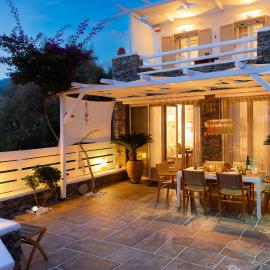 Miles Away Sifnos - Beachfront House, Hotel in Platis Gialos Sifnos