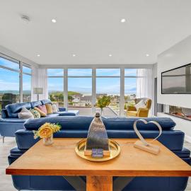 BayView Lodge 4-Bedroom Penthouse Apartment, hotel in Downings