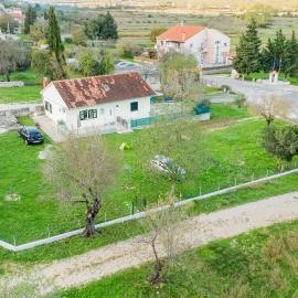 Vacation home Ivan โรงแรมในKašić