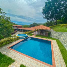Finca Las Gaviotas - Cerca a Cali - Privacidad, Piscina y Naturaleza, hotel en Yumbo
