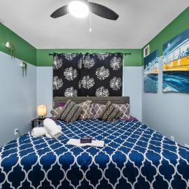 Relaxing 1BR King Bed Apt with Free Park, hotel in Houston