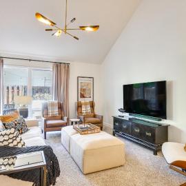 Near Shops & Cafes: Beaverton Haven w/ Luxe Decor!