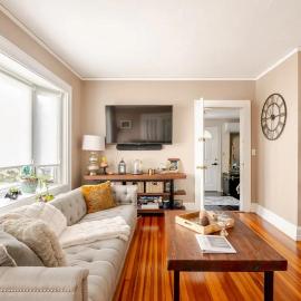 Gem by the water with firepit & all fenced backyard 2 Bedrooms、スタンフォードのホテル
