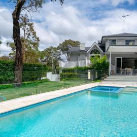 Oatley Escape with Pool Relax in Style & Elegance