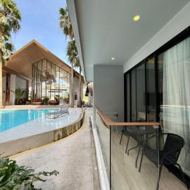Poolside 1 Bedroom Apartment by Renttini, hotel din Surin Beach