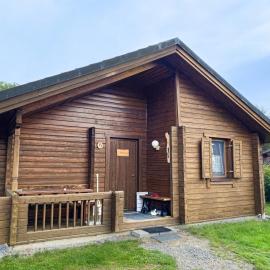 Ferienhaus Nr 6, Typ A, Feriendorf Jägerpark, Bayerischer Wald: Viechtach şehrinde bir otel