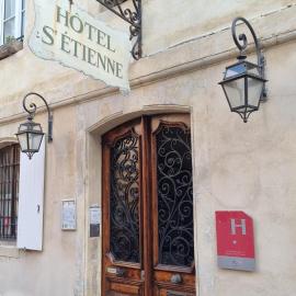 Viesnīca Hotel Saint Etienne pilsētā Kāna