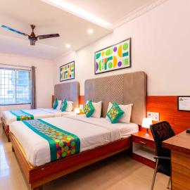 Treebo Regalia Comforts, 5 mins to Raja Seat Garden, Hotel in Madikeri