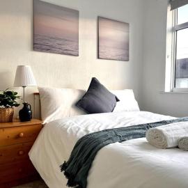 3 Bedroom House Sleeps 6 Free On-Street Parking, hotel en Allesley