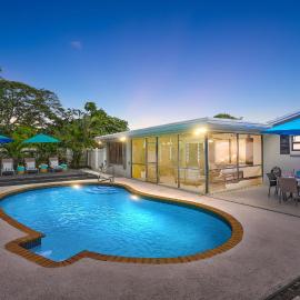 Pool Villa 4BR3BA 2 King Suites Sleeps 10