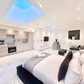 Bracewell Studios, hotel Brentben
