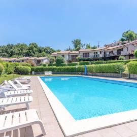 Mother of Pearl House with Lake View Pool
