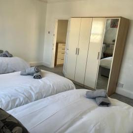 Stylish Large comfortable 5 bedroom house