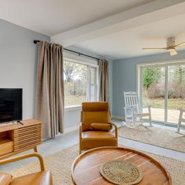 Walk to Beach & Lake Michigan: Manistee Bliss!, hotell i Manistee
