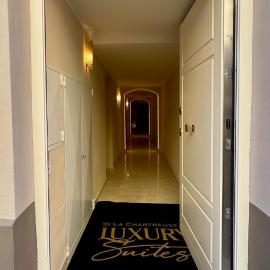La CHARTREUSE Luxury Suites 1A-1B-3A-3B, hotel i Parma