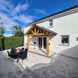 The Discovery Lodge, hotel in Ballykelly
