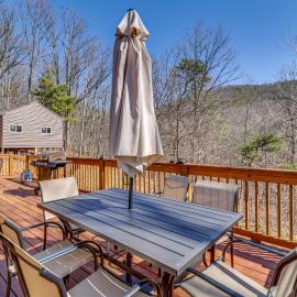 Pet-Friendly Shenandoah Cabin w/ Fire Pit & Grill!, hotel u gradu 'Shenandoah'