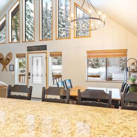 Ski & Snowboard Games Hiking Trails, hotel in Snoqualmie Pass