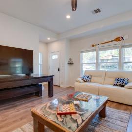 2 Mi to Lake Conroe Access: Home w/ Pool Table!، فندق في مونتغومري
