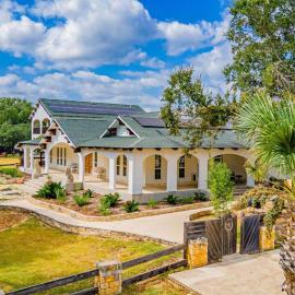 Casa Blanca in Texas Hill Country، فندق في Ingram