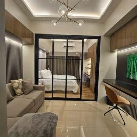 Luxury Apartment Suite 2 at Park Mckinley West