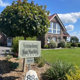 Ferienwohnung Haus Moorblick Garten mit Terrasse Netflix E-Kamin Thermomix, hotel in Wiesmoor
