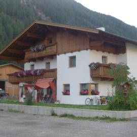 Appartementhaus Honznhof, Hotel in Längenfeld