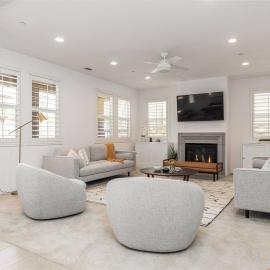 GOODE HOMES Luxury Modern Home with Pool and Spa, hotel in Santa Clarita