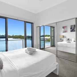 Water View Modern Tri-level Townhouse in Carrara with 2 Parking Spots
