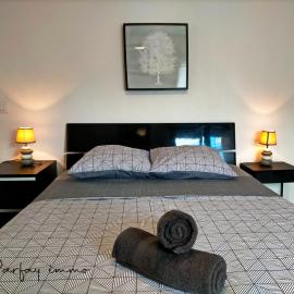 Maison de bourg avec terrasse، فندق في غيرزا