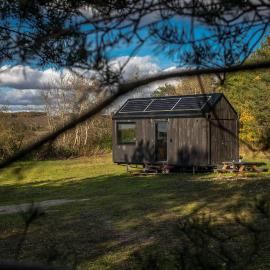 L'Envolée Ecolodge, tiny house au coeur des vignes, hotel in Loches-sur-Ource