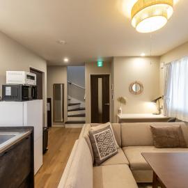 Snow House LANKA, Hotel in Furano