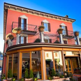 Hotel Moderno Restaurant, hotel sa Serina