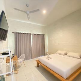 Pasir Putih resort & Cafe, hotel en Maluk