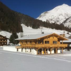 Großglockner Goldried Chalet, hotel in Kals am Großglockner