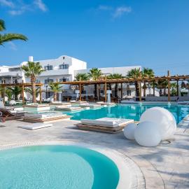 Smy Mediterranean White Santorini, хотел в Камари