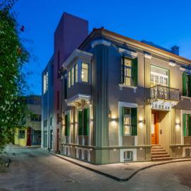 The Zorbas Apartments, hotelli kohteessa Mytilini