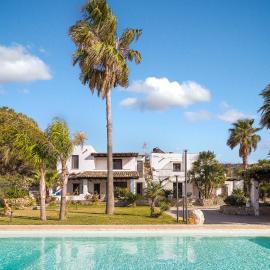 Villa a 300 Mt. dal Mare (Magaggiari) con campo da tennis