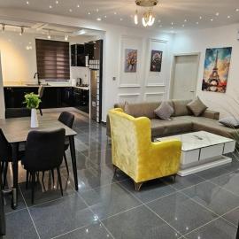 The 8 Luxury Apartments, hotel in Accra