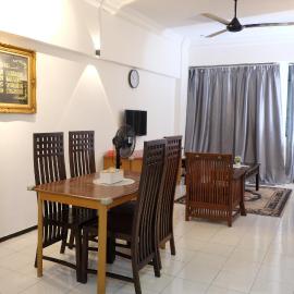 Inap Desa Chempaka, Golden Straits Villa