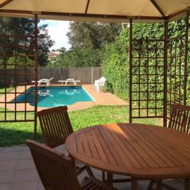 Eco house of oak, 15 min to BCN Max Pax 8, hotel in Sant Cugat del Vallès
