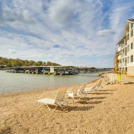 Lakefront Osage Beach Condo w/ Water-View Balcony!