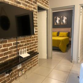Green Valley Bliss: Boschrand şehrinde bir otel